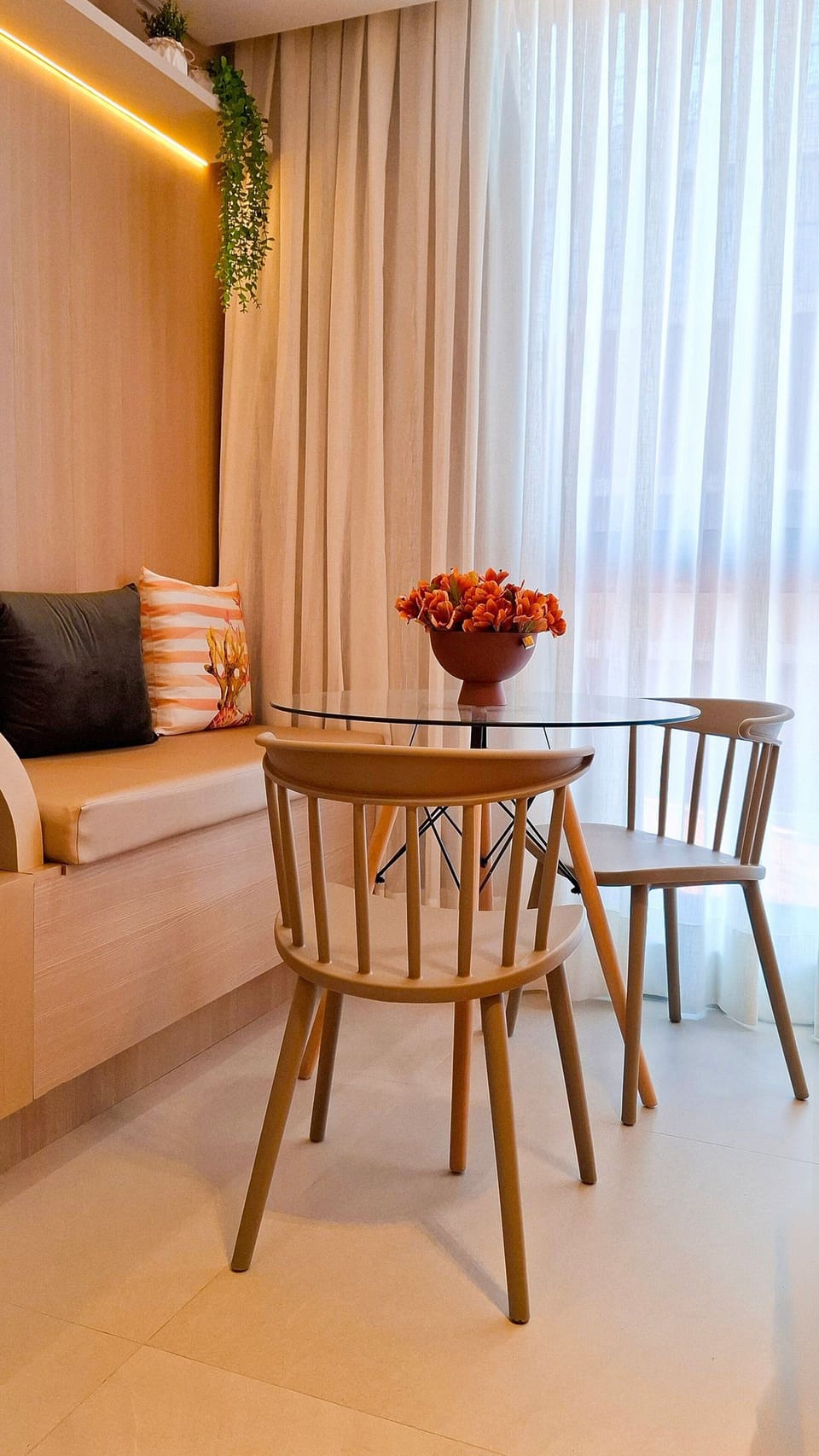 Basic Apartment | Dining