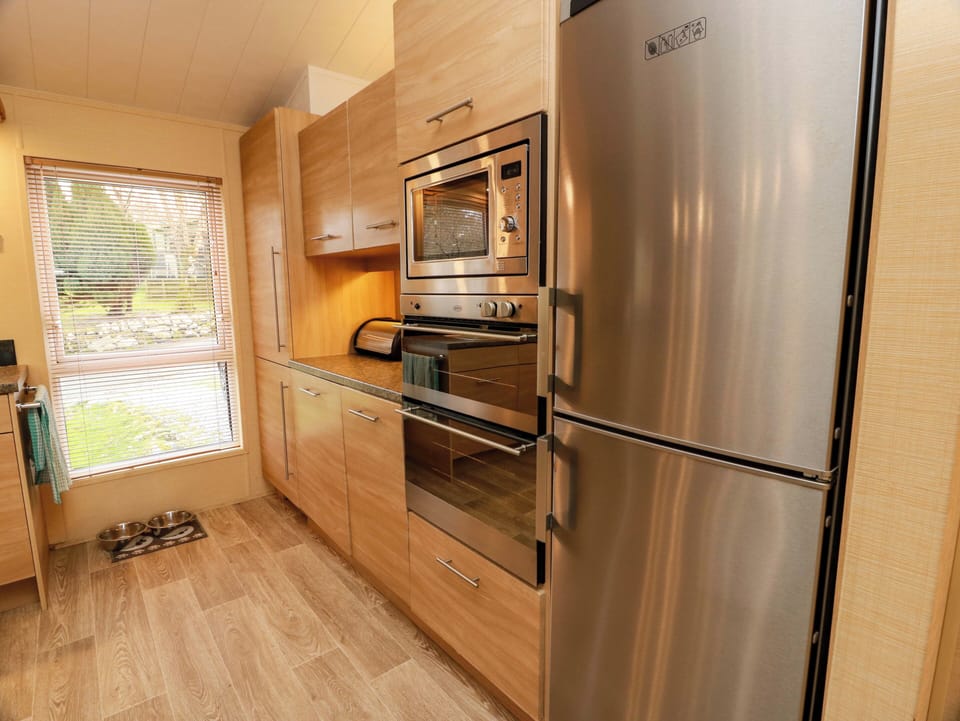 Dishwasher, cookware/dishes/utensils