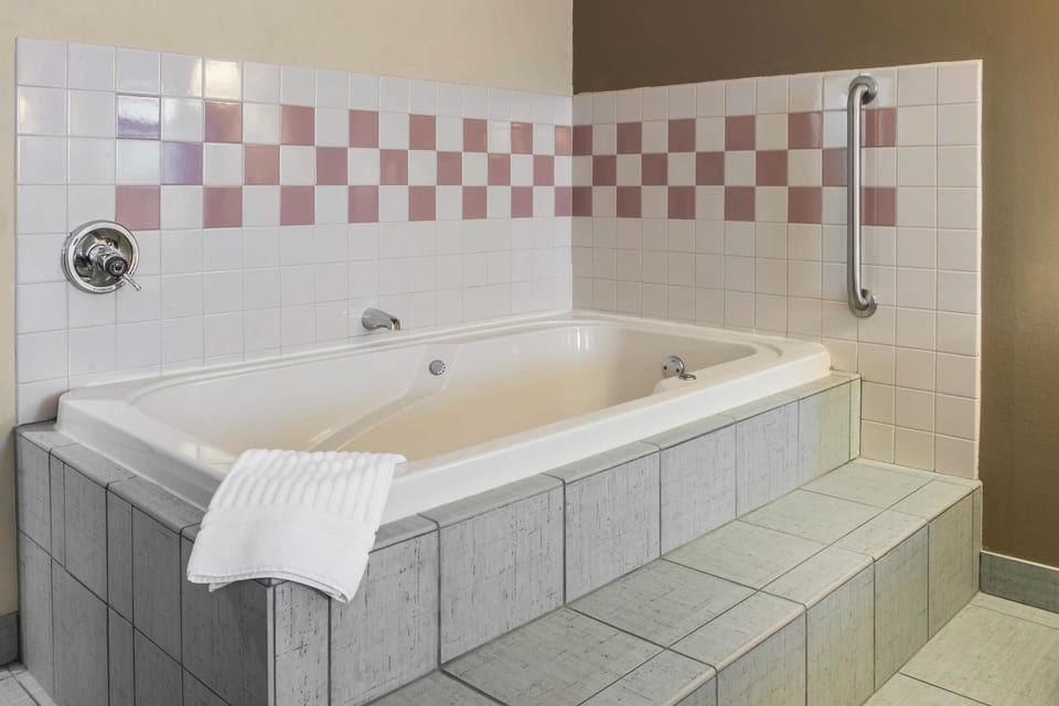 Standard Room, 1 King Bed, Non Smoking | Desk, iron/ironing board, free cribs/infant beds, rollaway beds