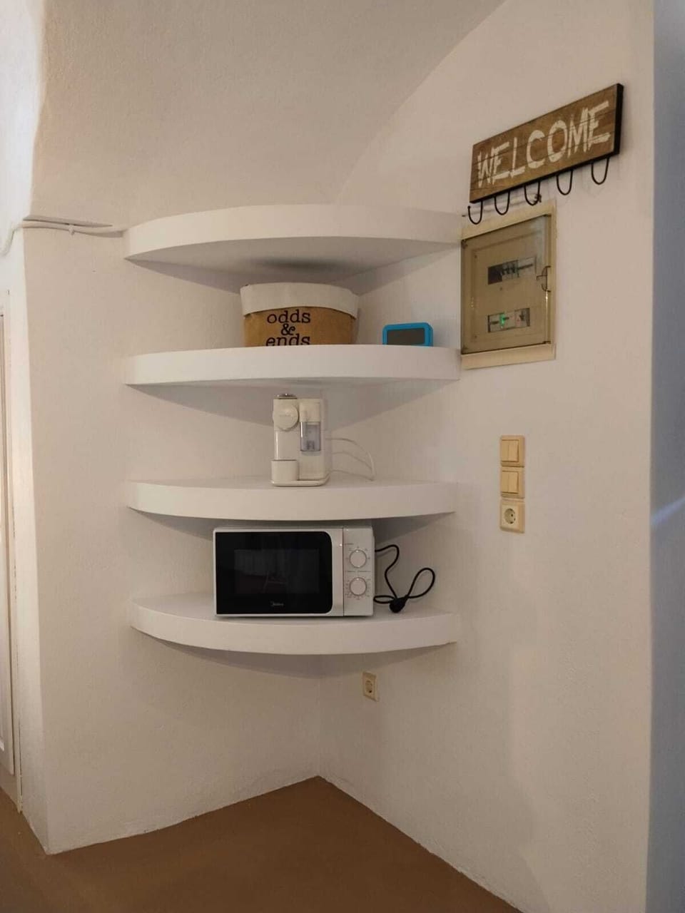 Classic Studio Suite, 1 Queen Bed, Non Smoking, Pets Allowed | Living area