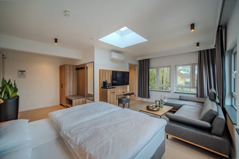 Deluxe Studio Suite | In-room safe, individually decorated, individually furnished, desk
