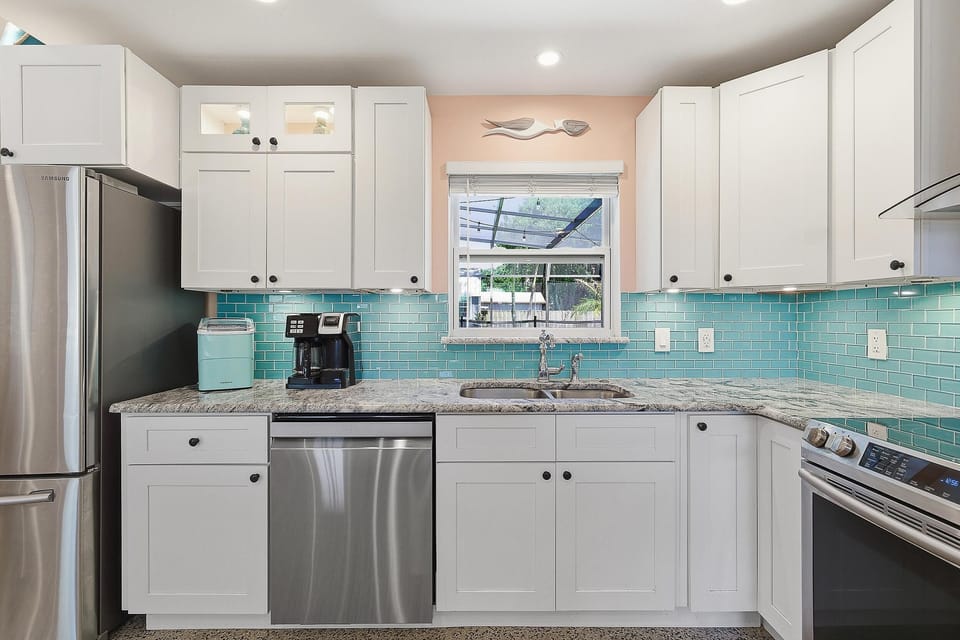 House, Multiple Beds (Sunny Dayz) | Private kitchen
