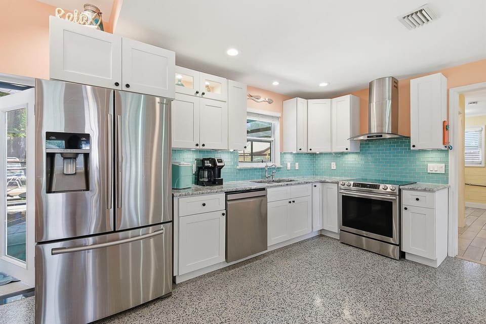 House, Multiple Beds (Sunny Dayz) | Private kitchen