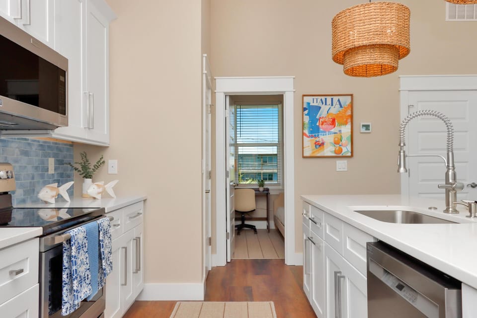 House, Multiple Beds (Sand Pearl) | Private kitchen