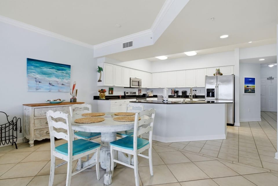 Condo, Multiple Beds (Admiral's Quarters 506) | Private kitchen