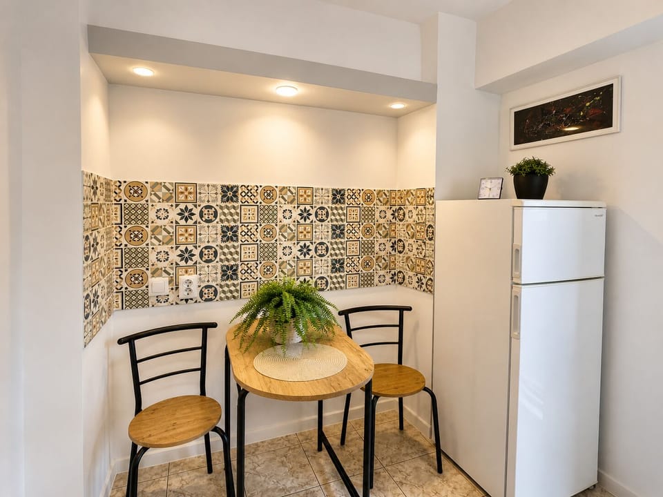 Exclusive Studio, Balcony, Courtyard View | Dining