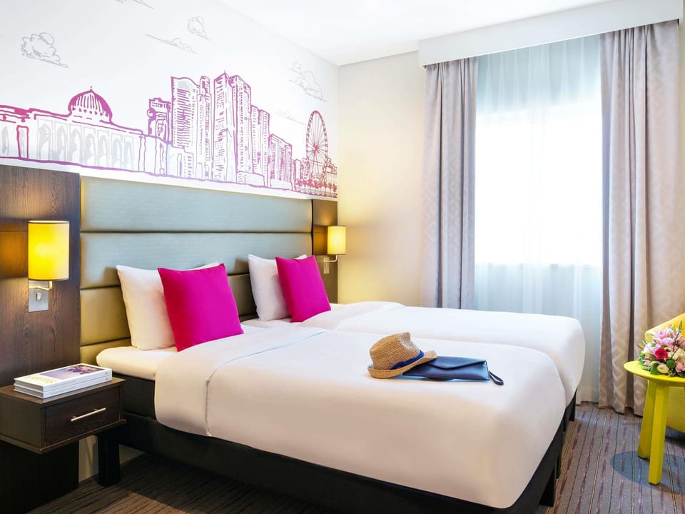 Classic Room, 2 Twin Beds | Minibar, in-room safe, desk, laptop workspace