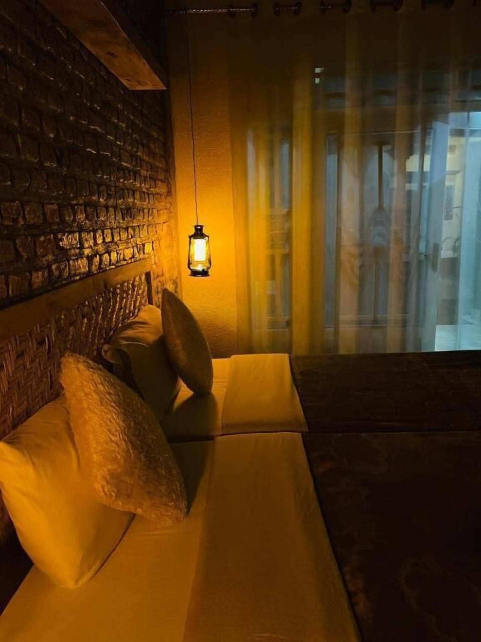 Standard Twin Room, Balcony, Courtyard View | Iron/ironing board, WiFi (free)