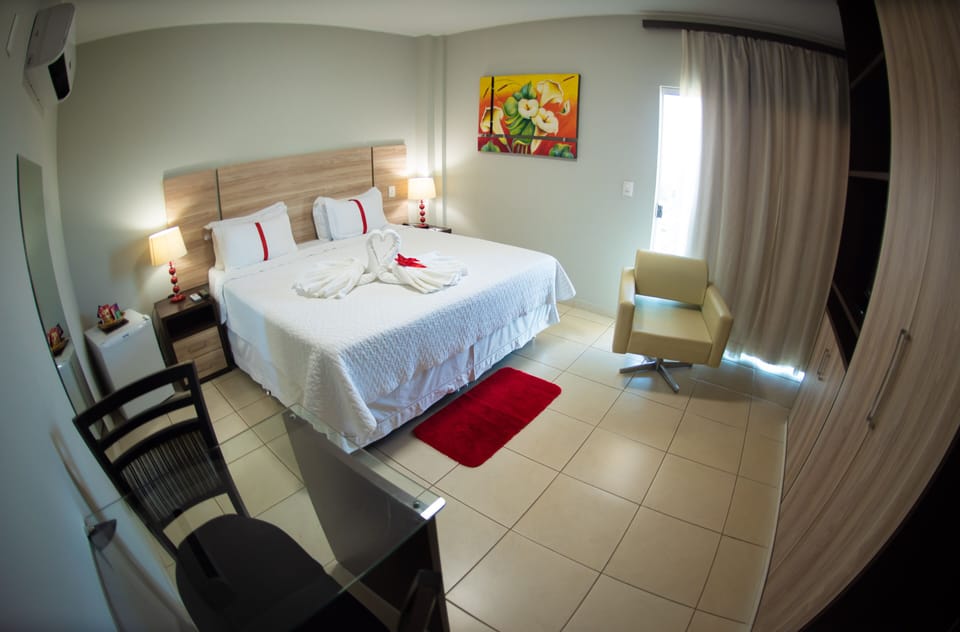 Suite, Jetted Tub | Desk, soundproofing, free WiFi