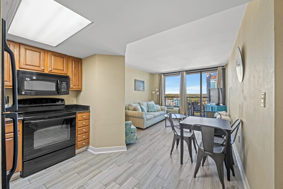 Basic Condo, 1 Bedroom, Balcony, Partial Ocean View (1004) | Private kitchen | Fridge, microwave, oven, stovetop