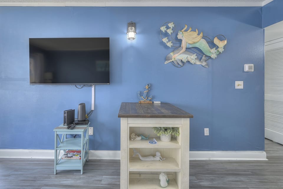 Condo, 1 Bedroom, Pool Access, Ocean View (410) | Living area | TV