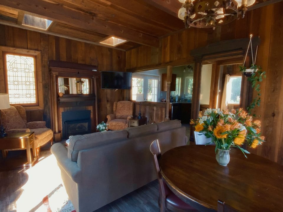 Waterfall Cottage | Living area