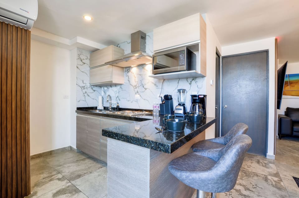 Deluxe Suite, City View | Private kitchen | Full-size fridge, microwave, blender, griddle