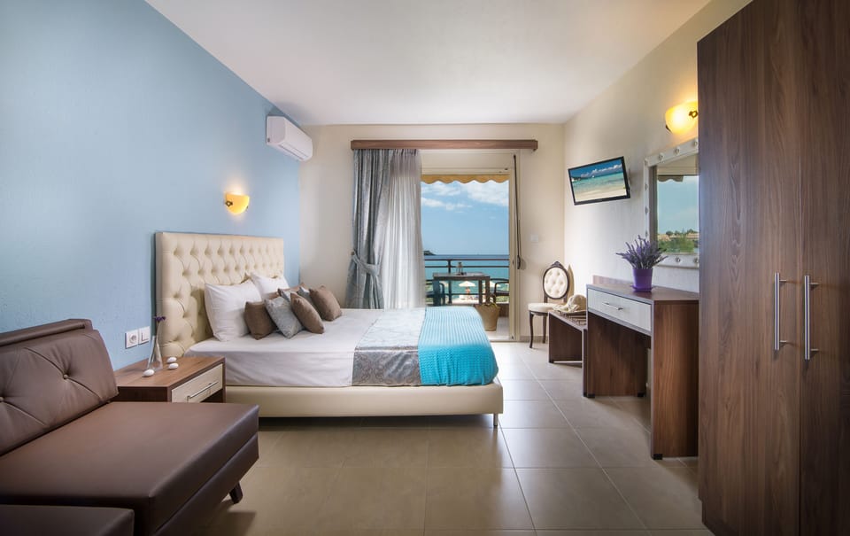 Superior Suite, Sea View | In-room safe, soundproofing, free WiFi, bed sheets