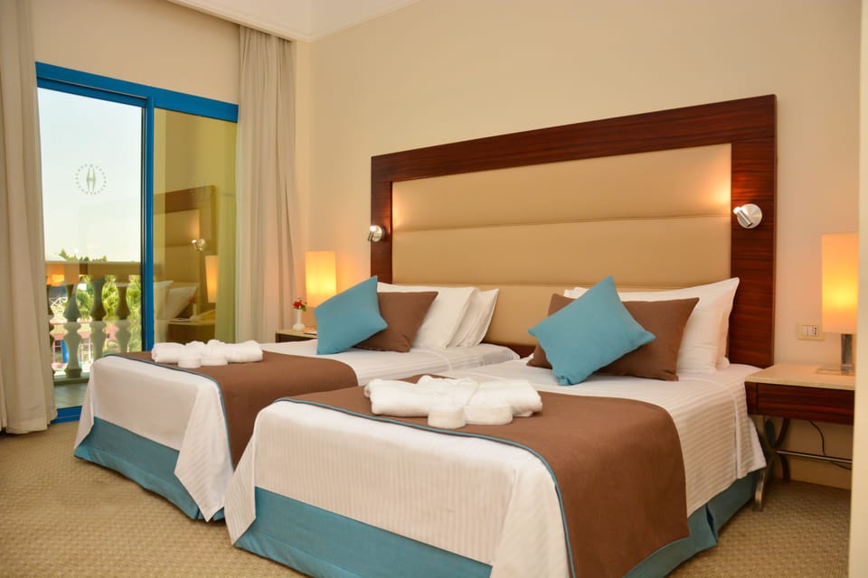 Superior Room, Smoking, City View | Minibar, in-room safe, desk, blackout drapes