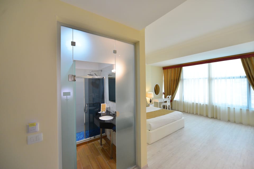 3 bedrooms, minibar, in-room safe, desk