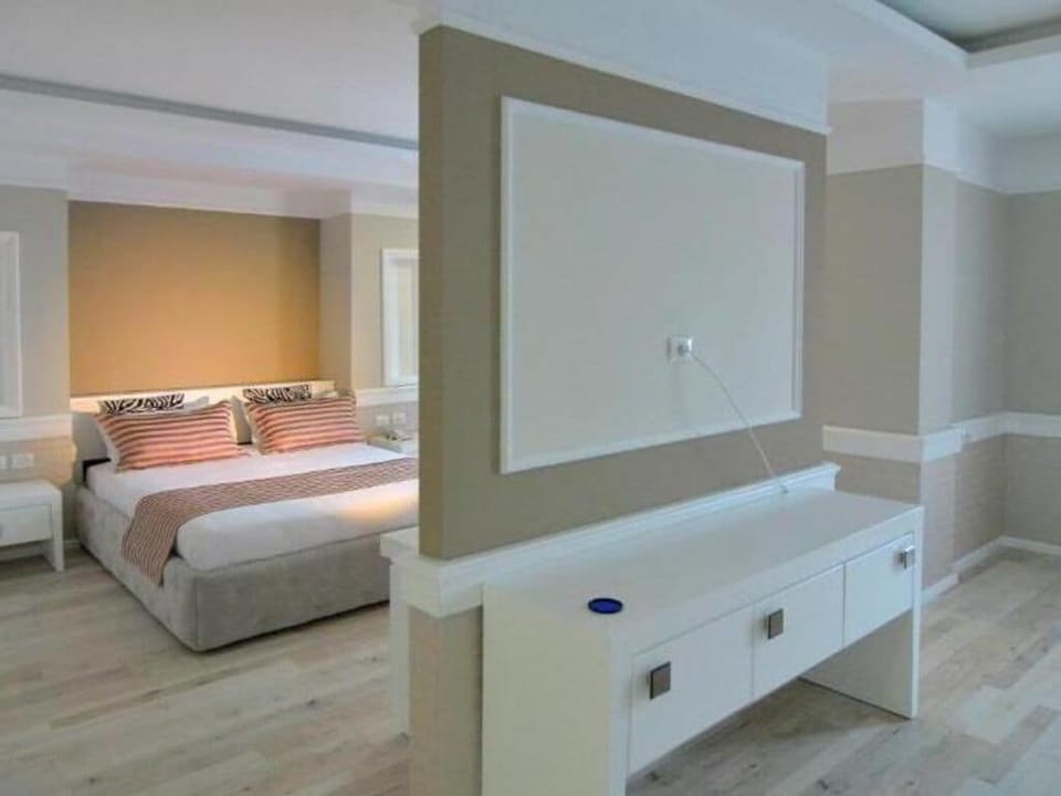 Classic Suite | 3 bedrooms, minibar, in-room safe, desk