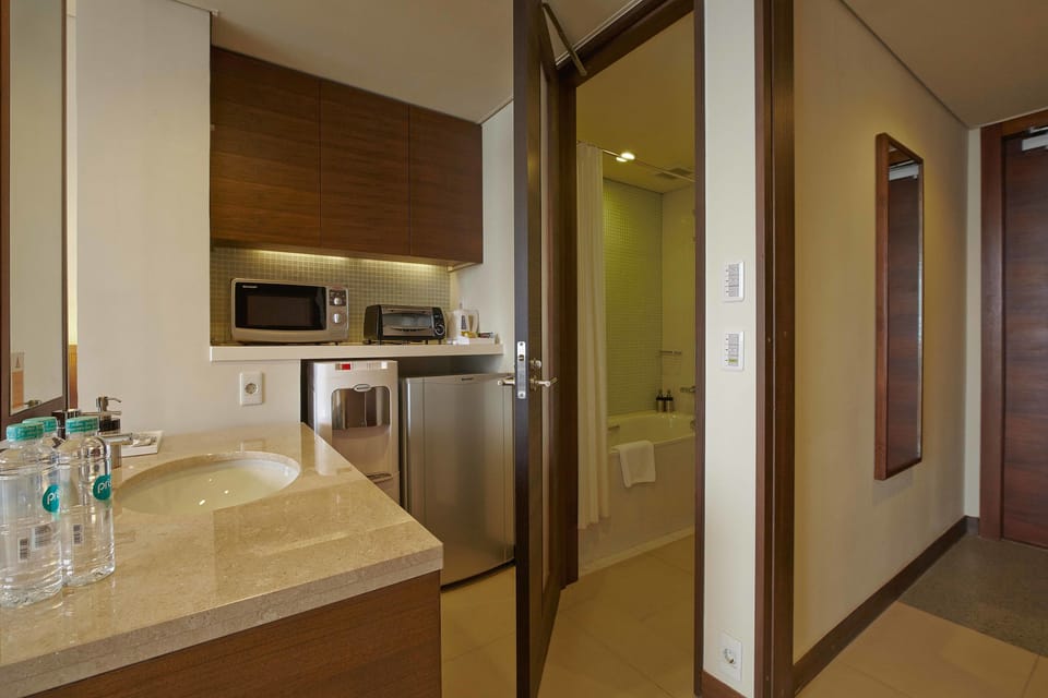 In-room safe, desk, iron/ironing board, rollaway beds