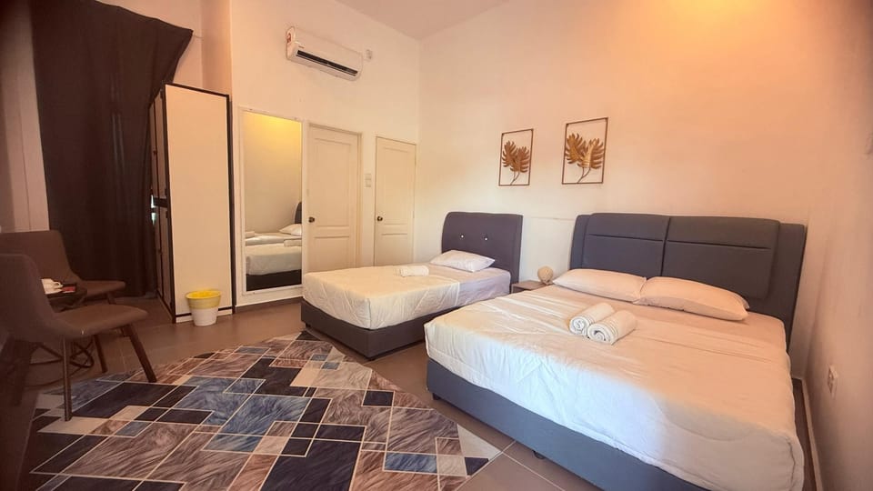 Superior Suite | Iron/ironing board, bed sheets