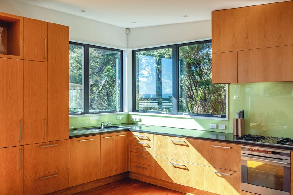 Deluxe House, Patio, Sea View | Private kitchen | Electric kettle, toaster, dining tables