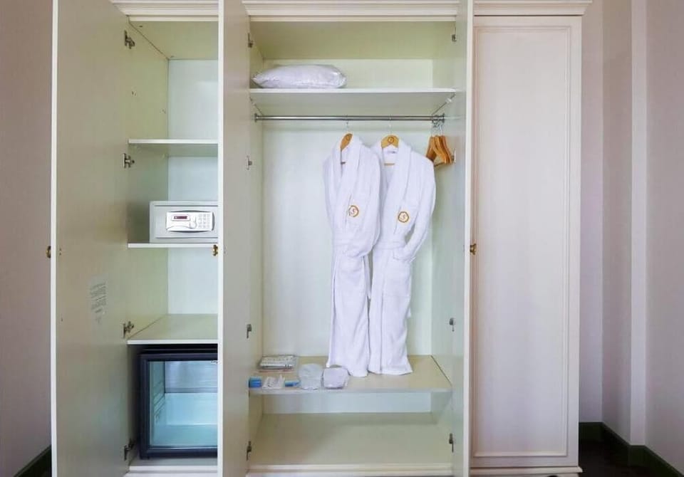 In-room safe, desk, blackout drapes, soundproofing