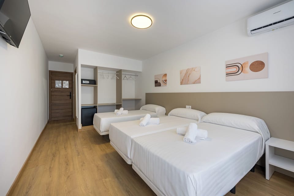 In-room safe, WiFi (free)