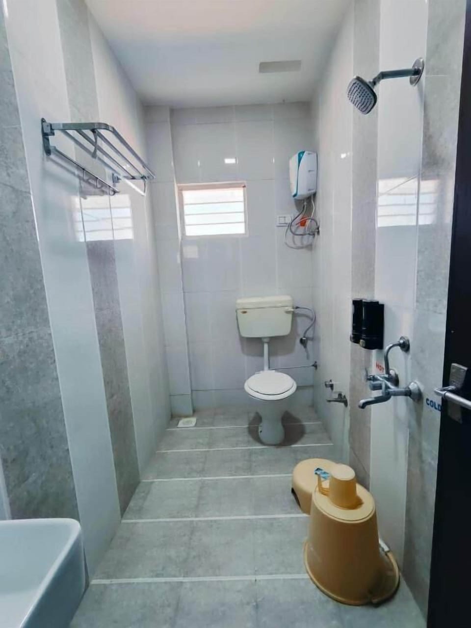 Free toiletries, slippers, bidet, towels
