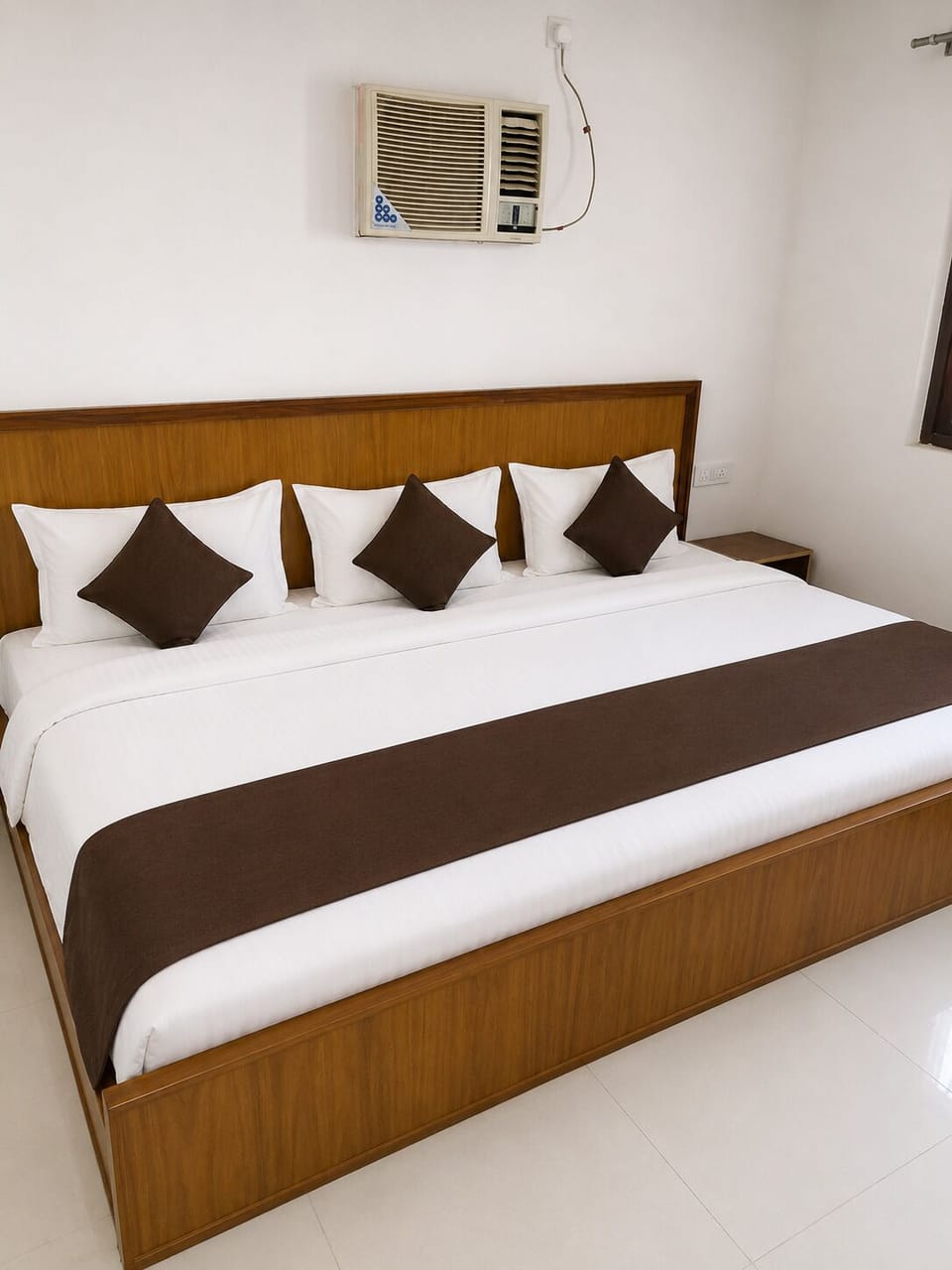 Deluxe Double Room | Laptop workspace, free WiFi