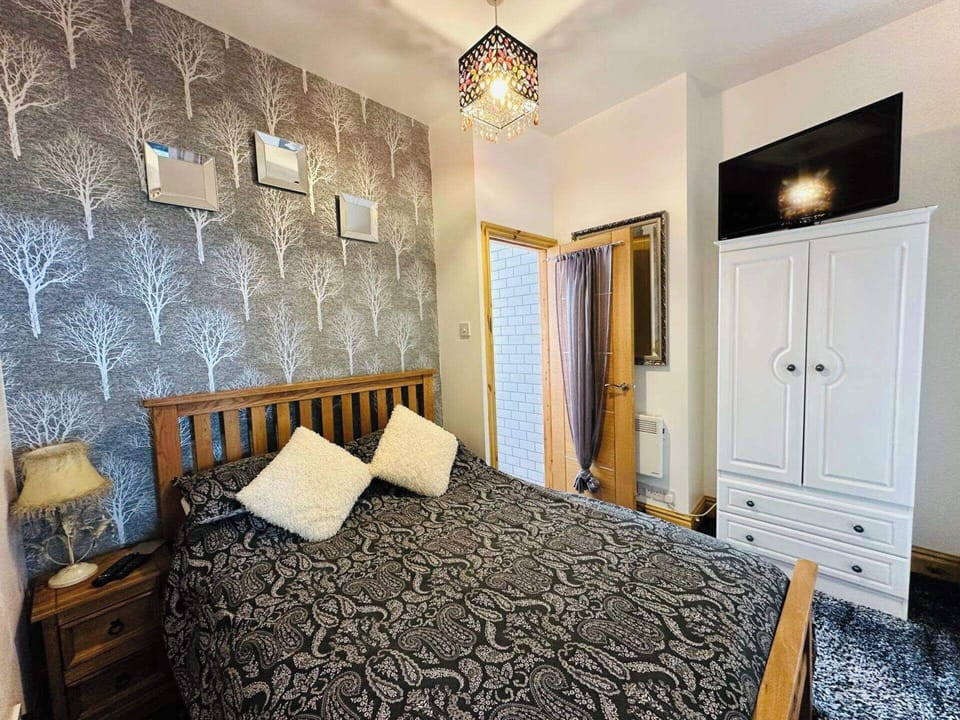 2 bedrooms, iron/ironing board, free WiFi