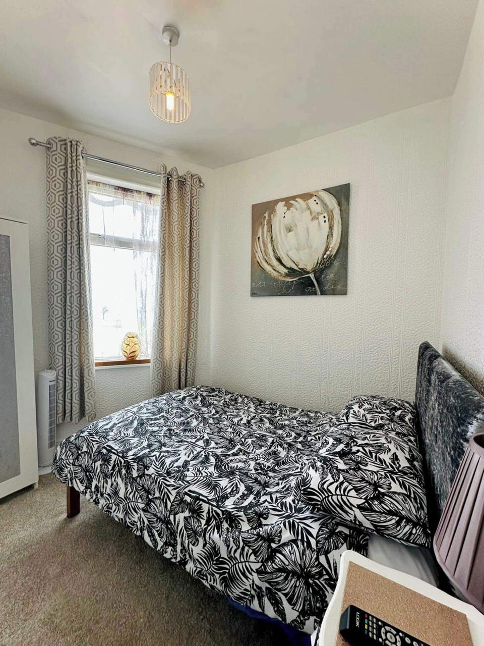 2 bedrooms, iron/ironing board, free WiFi