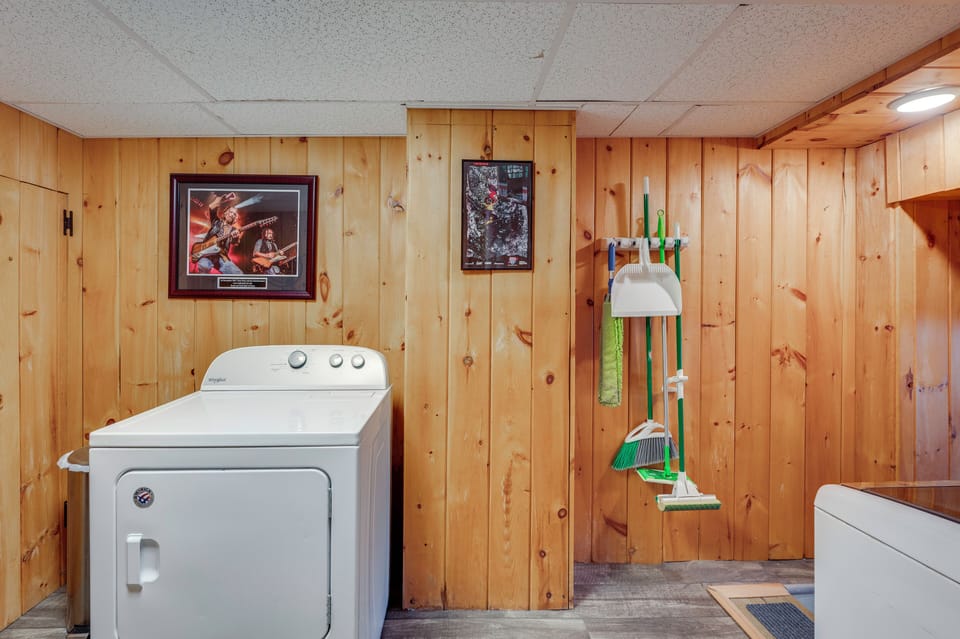 White Mountains Escape! Shared Patio + Yard Apartment in Littleton