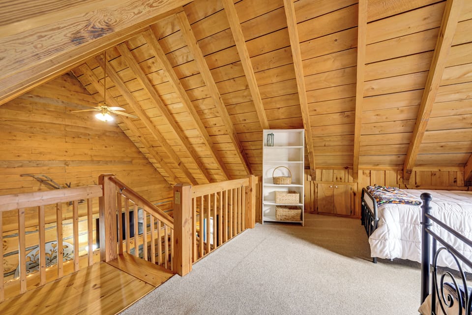 2 Mi to Blue Ridge Pkwy! Mtn Escape w/ Fireplace Cottage in Virginia