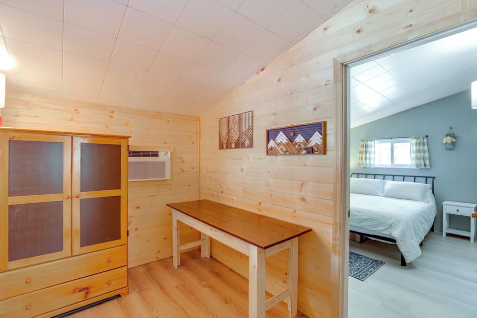 Deschutes Forest Basecamp! Oregon Cabin Cottage in Oregon