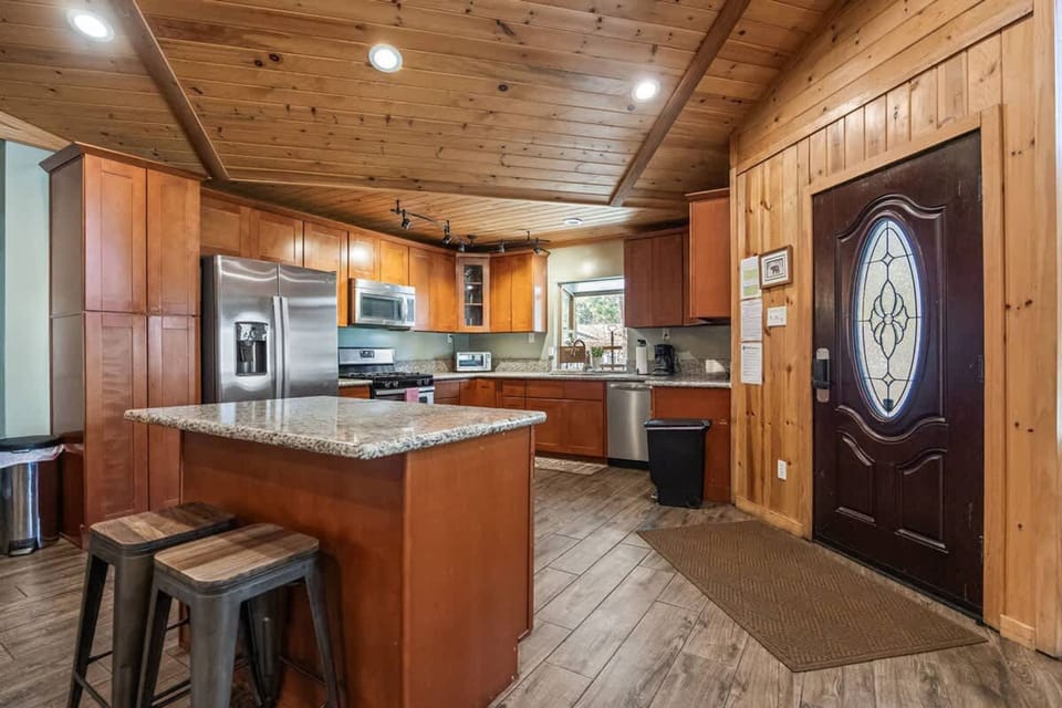 House | 5 bedrooms, high-speed internet