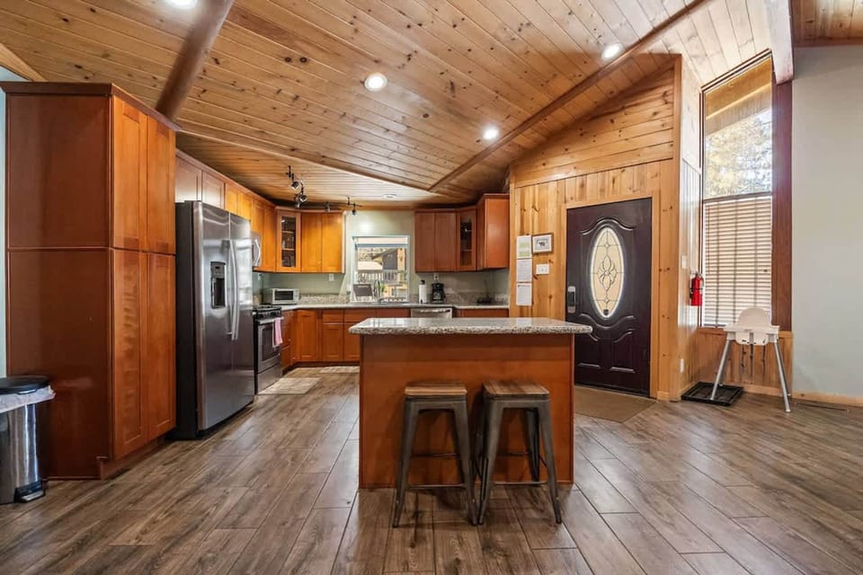 House | 5 bedrooms, high-speed internet