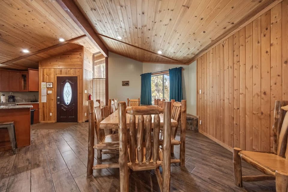 House | 5 bedrooms, high-speed internet