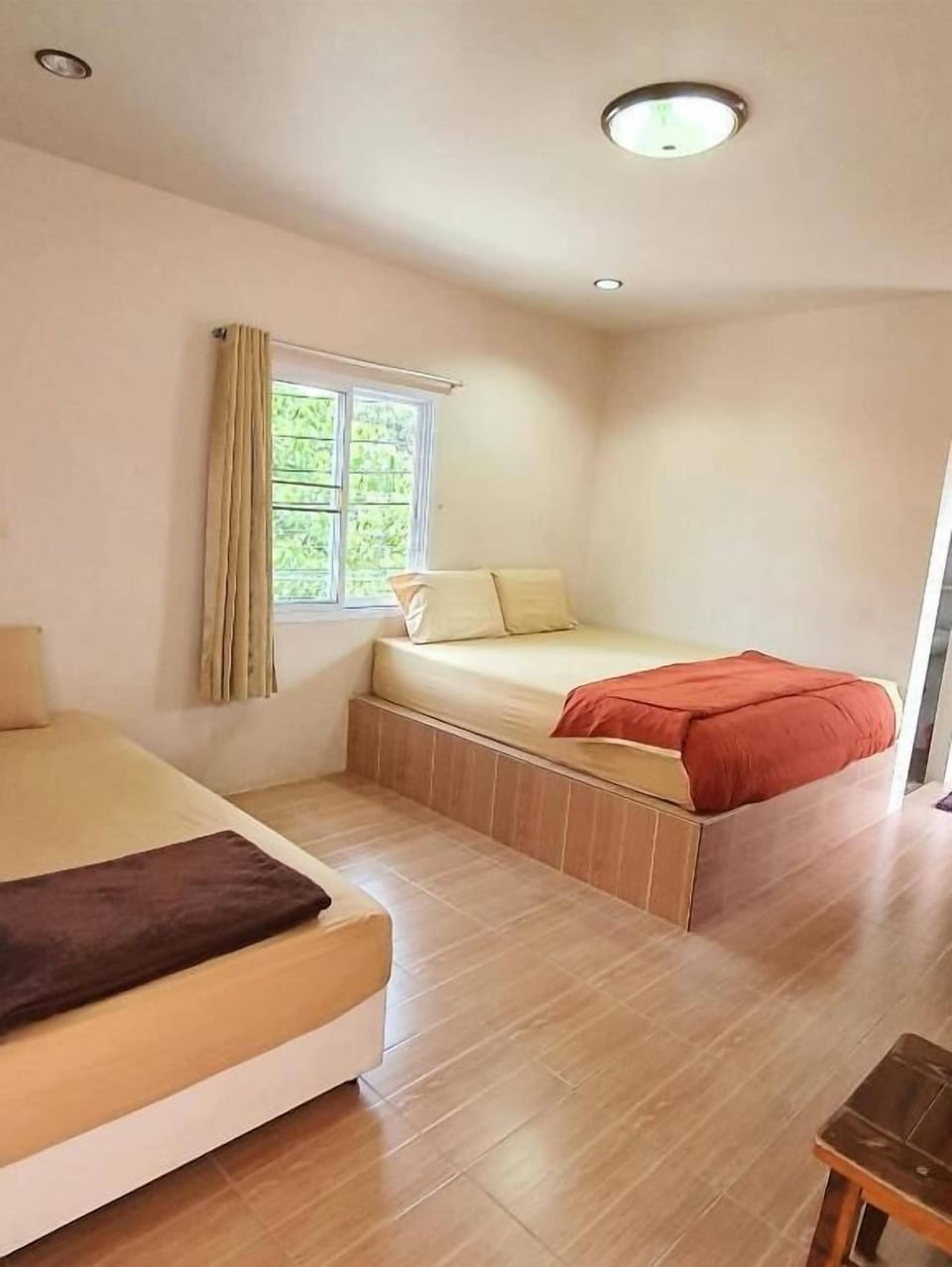 Rollaway beds, free WiFi, bed sheets