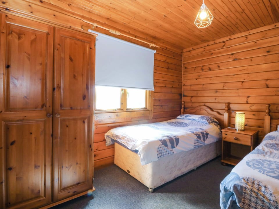 Lodge 5 - Bron Eifion Cottage in Wales
