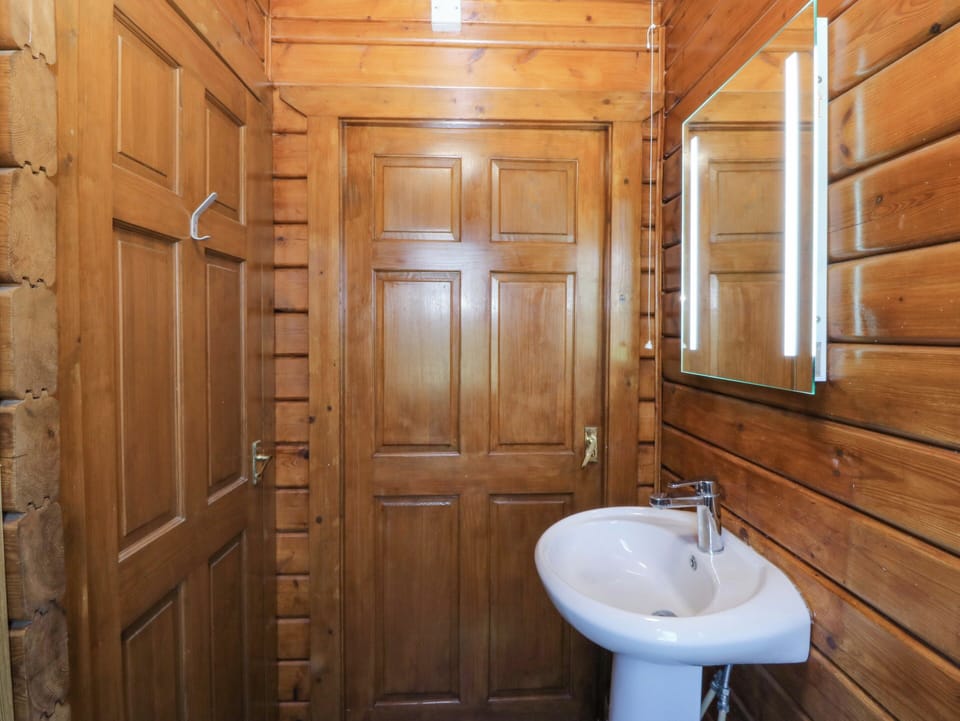 Lodge 4 - Bron Eifion Cottage in Wales