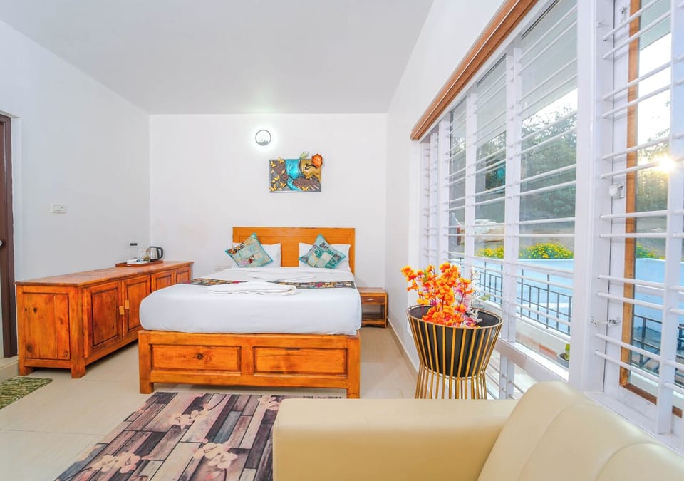 Premium Double Room, Garden View | Desk, soundproofing, free WiFi