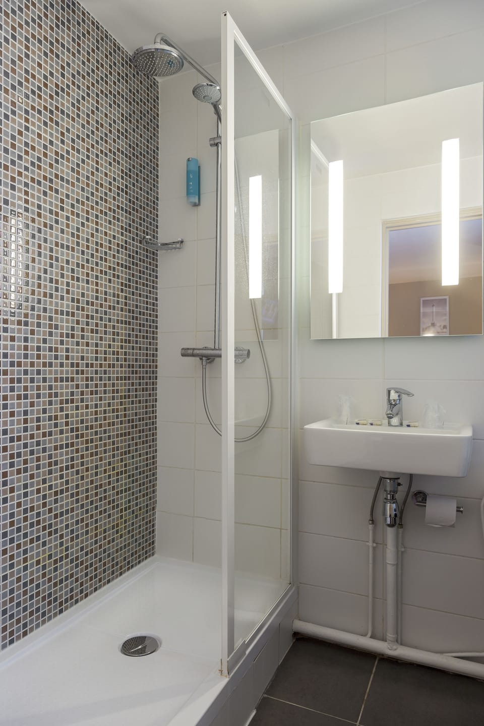 Superior Triple Room | Bathroom | Eco-friendly toiletries, hair dryer, towels