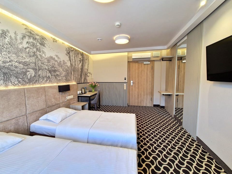 Standard Twin Room | Hypo-allergenic bedding available, desk, laptop workspace