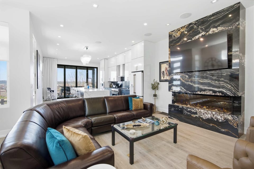 House, Multiple Beds, Balcony, City View (Luxury Mt. Adams Retreat) | Living area