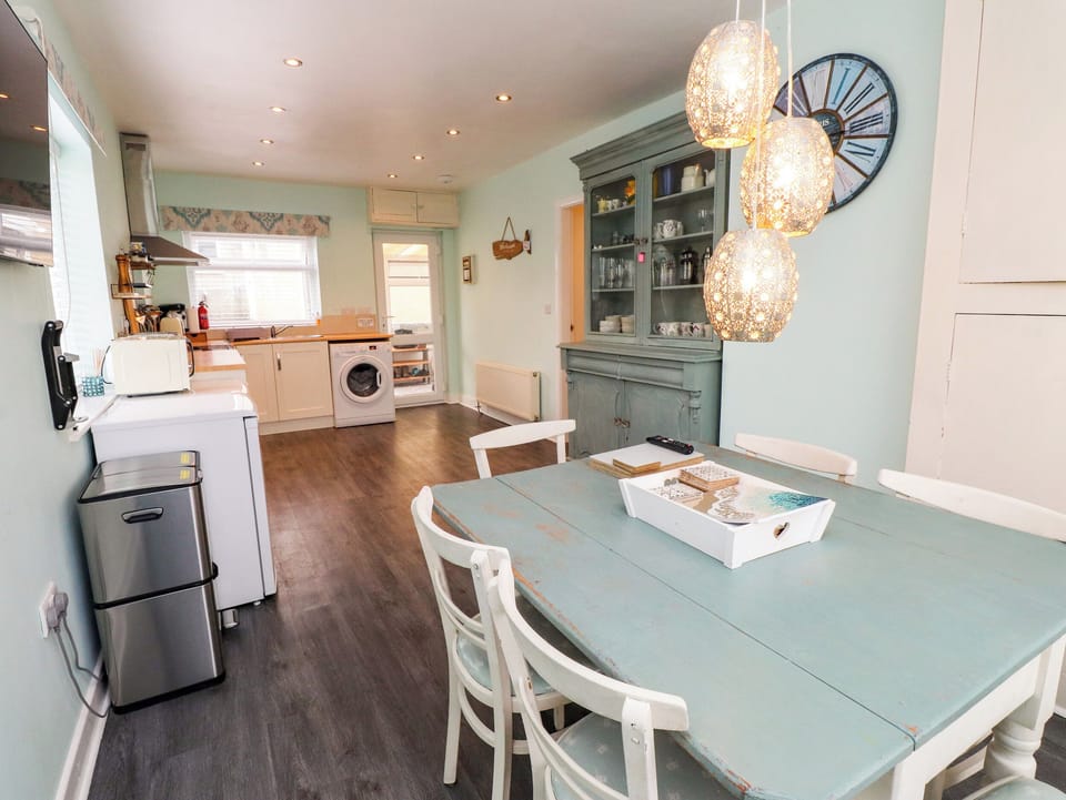 Cottage | Dining