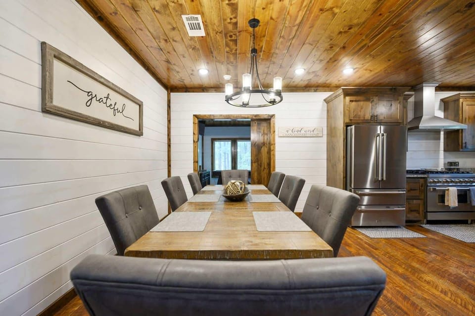 Cabin, Multiple Beds, Hot Tub, Garden View (The Retreat at Red Fern) | Dining