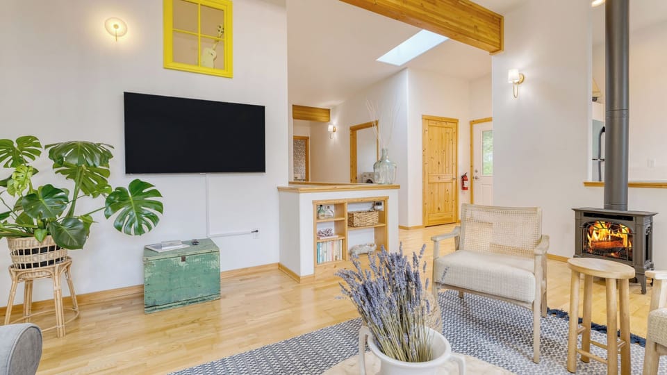 Buttercup Bay Hideaway by Avantstay Cozy Escape w/ Fire Pit, Walk to Beach Cottage in Manzanita