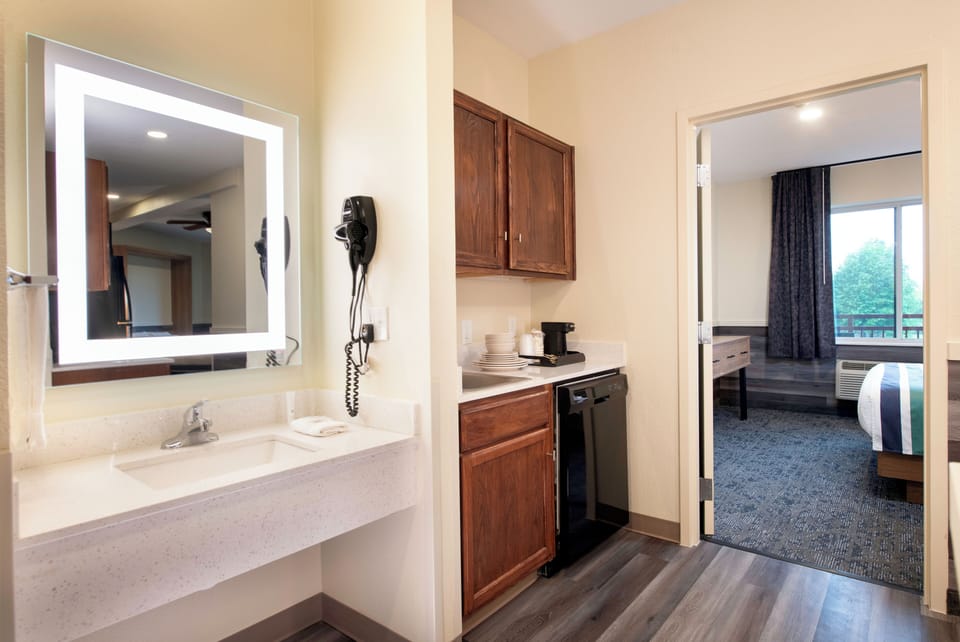 In-room safe, iron/ironing board, bed sheets