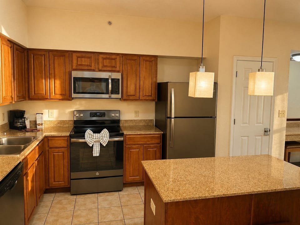 Basic Villa | Private kitchen | Dining table