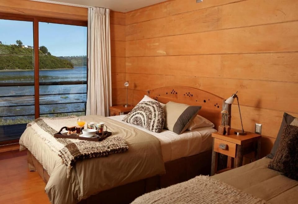Superior Double Room, Balcony, Sea View | Desk, laptop workspace, free WiFi