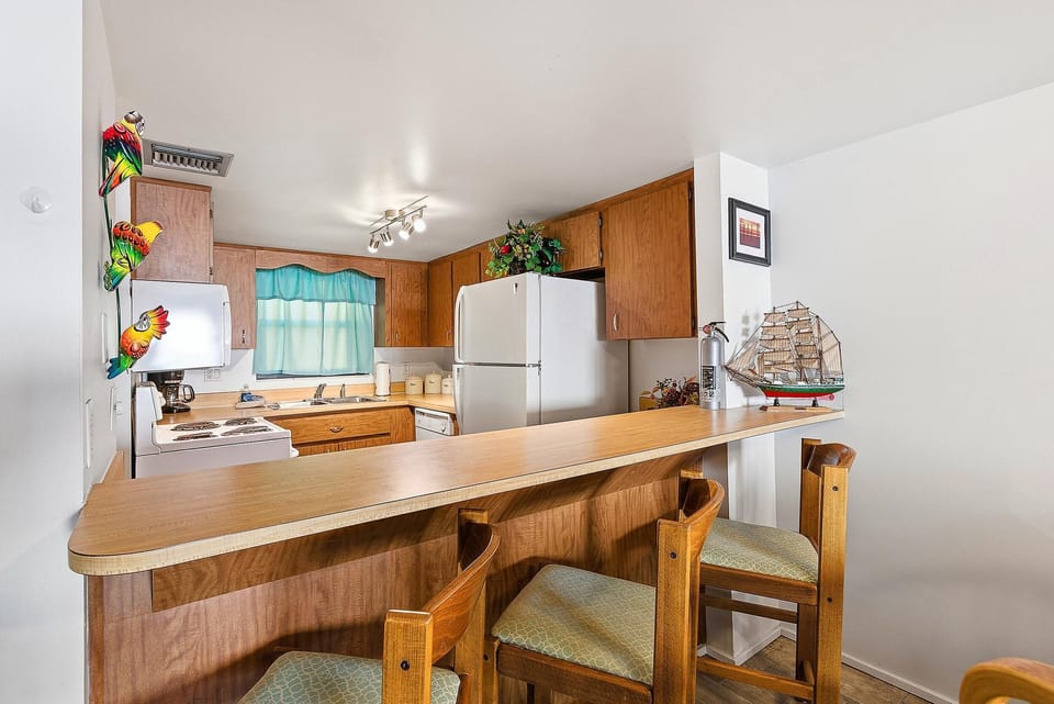 Condo, Multiple Beds (Oasis 7) | Private kitchen